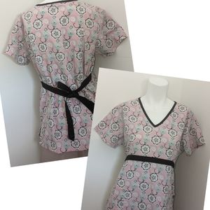 Uniform Advantage medium scrub top